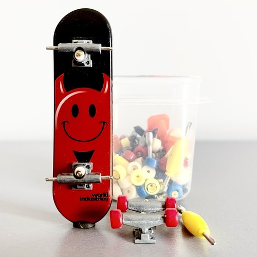 Tech deck world industries - world,